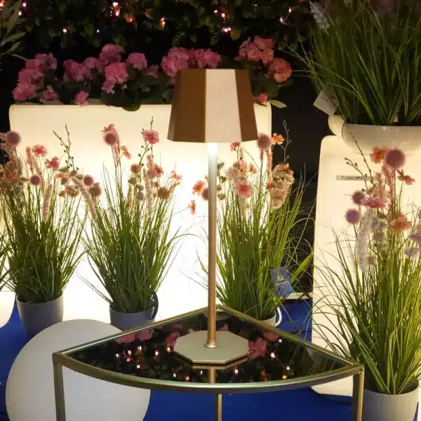 Rechargeable touch control table lamp in gold colour for indoor and outdoor use